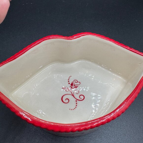 New Temptations Figural LIPS Trinket Box White red hearts - Picture 3 of 12